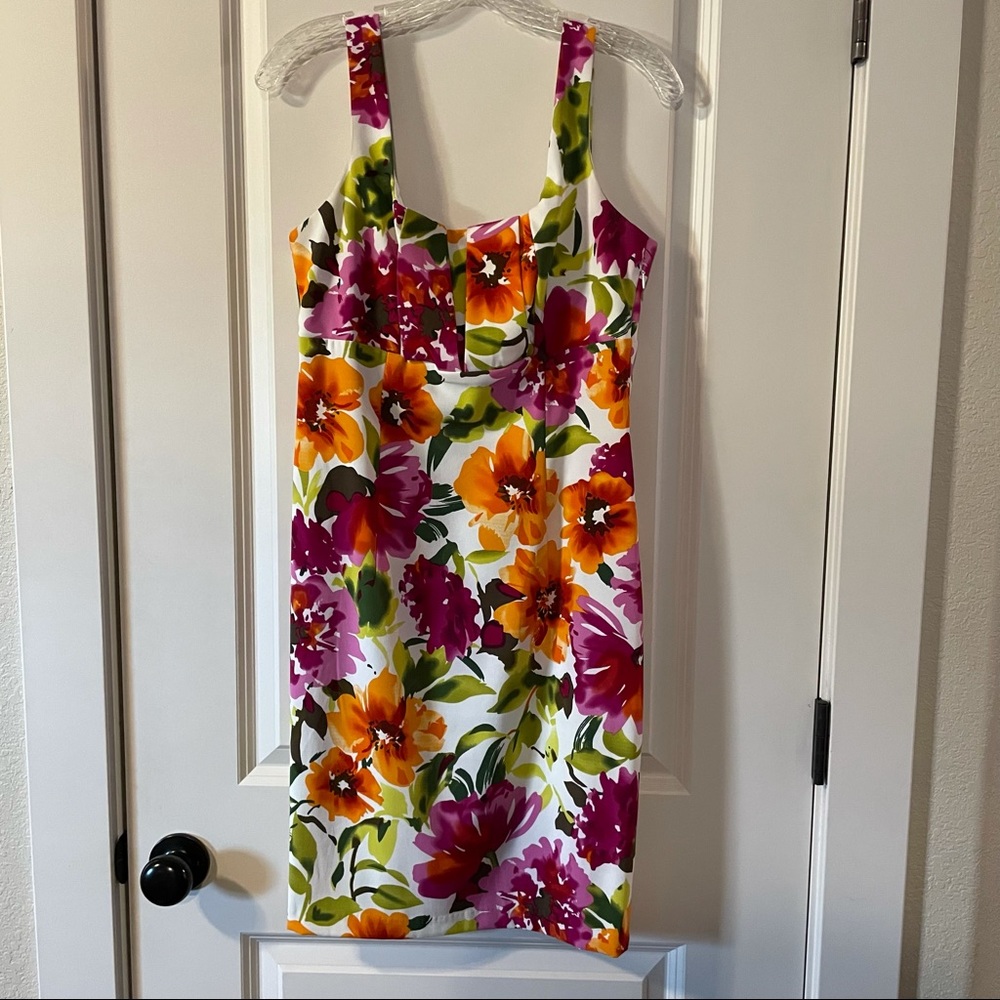Gorgeous Dressbarn Bold Floral Print Sleeveless Sheath Dress Pleated Bust Size 8